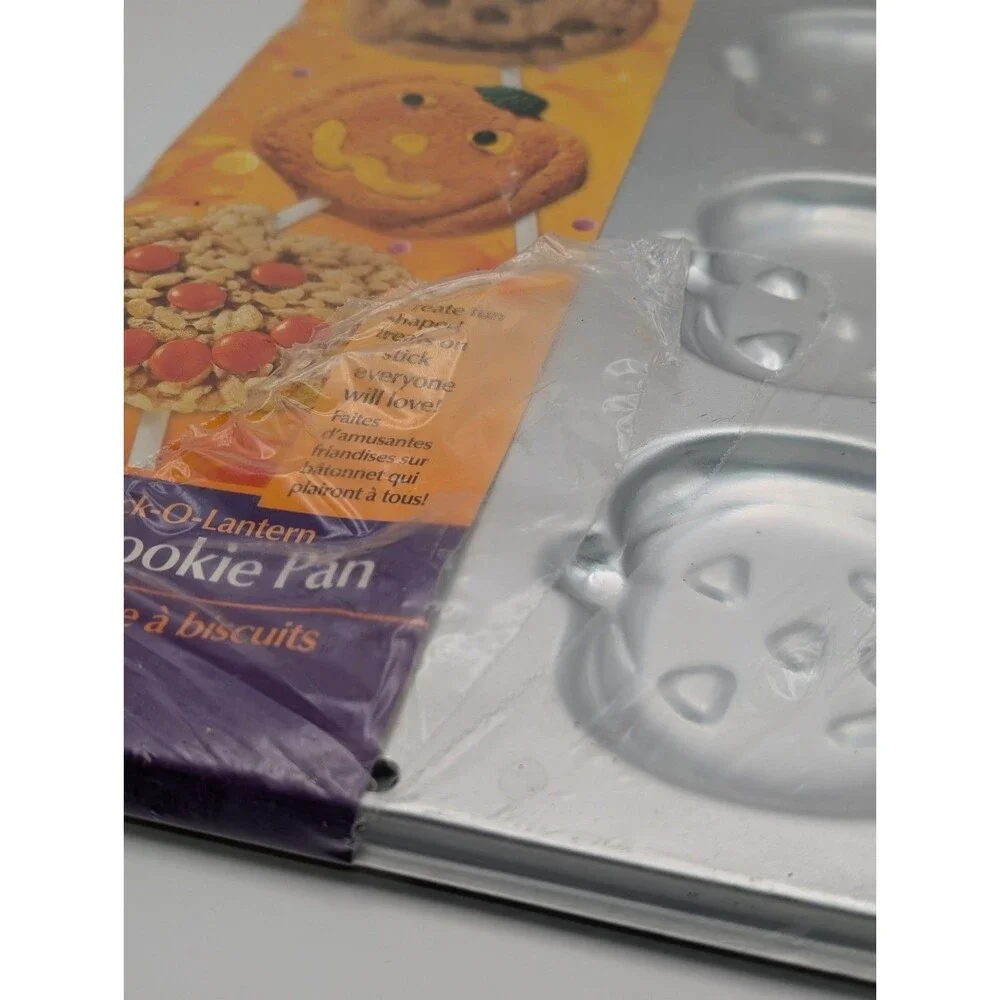 Vintage Wilton Jack O Lantern Cookie Treat Pan Halloween Pumpkin Baking Mold NEW